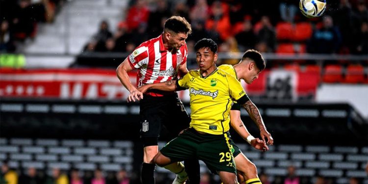 Estudiantes venció a Defensa y quedó cerca de Unión