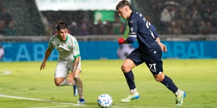 Independiente enfrenta a Banfield en Avellaneda