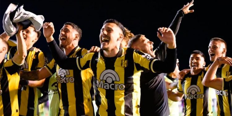 Deportivo Madryn está en la final de la PN por un ascenso y espera rival