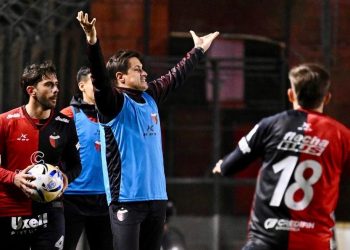 Colón «cumple» visitando al encumbrado Estudiantes de Caseros