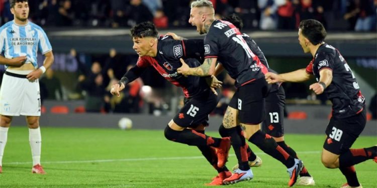 Con una ráfaga sobre el final, Newells venció a Atlético Tucumán