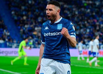 Racing se hizo fuerte en Liniers y le ganó a Vélez