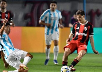 River, con la mente en la Libertadores, la pasó mal en Tucumán y cayó ante Atlético
