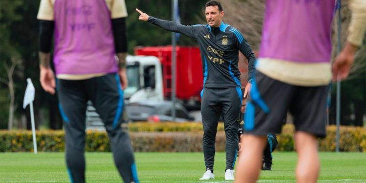 Scaloni probó cambios en la Selección de cara al partido ante Ecuador