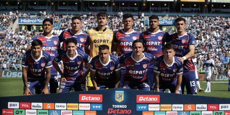 Triunfazo de Unión en La Plata para quedar en la cima de la tabla