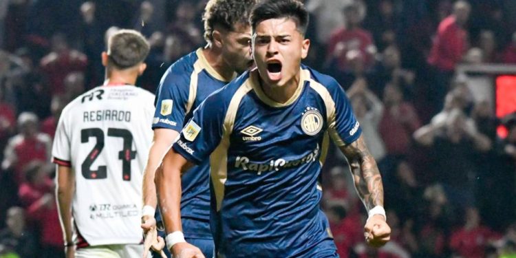 Argentinos venció a Newells para quedar como escolta