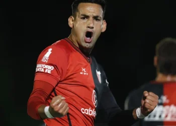 A Barreto, con quien Colón busca rescindir, lo buscan de la Primera Nacional