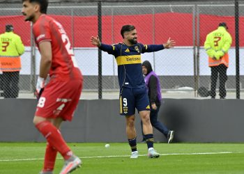 Boca venció a Barracas Central y alcanzó la línea de Unión