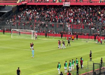 Con gol de Bernardi, Colón le ganó al CADU en la despedida