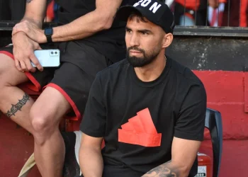 La FIFA inhibió a Colón por la deuda con Espínola