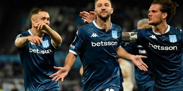 Racing festejó ante Aldosivi en Avellaneda