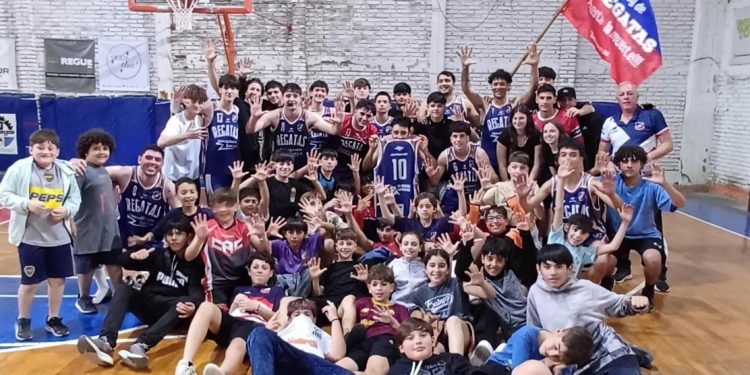 A2: Regatas Coronda superó a Alumni y es escolta de Colón (SF)