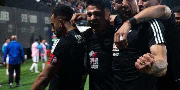 Deportivo Riestra festejó ante Instituto y volvió a la cima de la zona B
