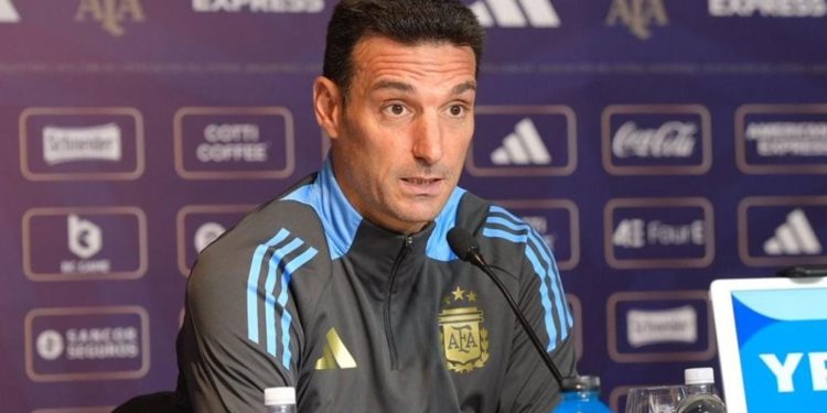 Scaloni mira el Mundial 2026 y tira: “Hay una base y quedan pocos lugares»