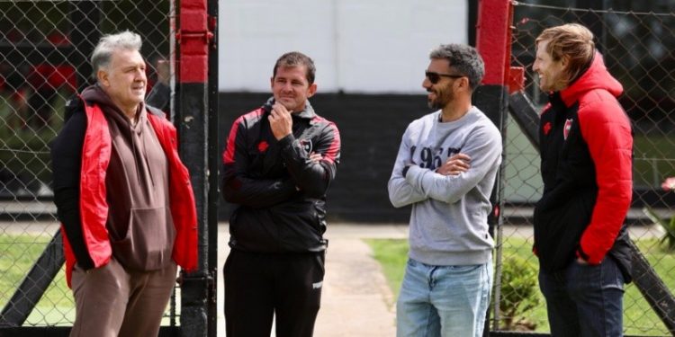 Antes de Unión: Martino y otros ídolos pasaron a respaldar al DT de Newells