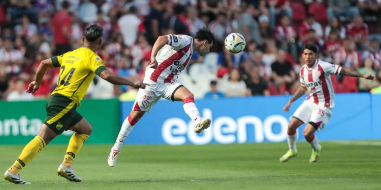 ST: Unión golea 3 a 0 a Defensa, y Taglia atajó un penal