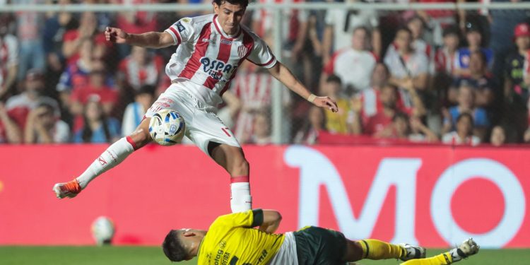 ST: Unión golea 3 a 0 a Defensa, y Taglia atajó un penal