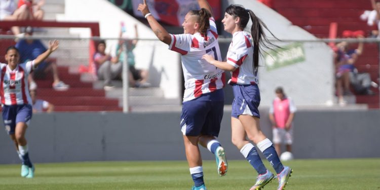 Unión sacó ventaja en la primera final ante Lanús y se ilusiona con el ascenso