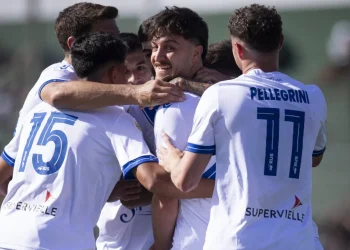 Vélez venció a Sarmiento en Junín y sueña