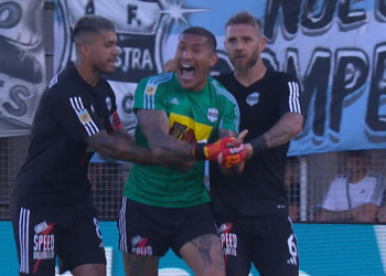 El ex Unión, Nacho Arce, se fracturó y salió entre lágrimas