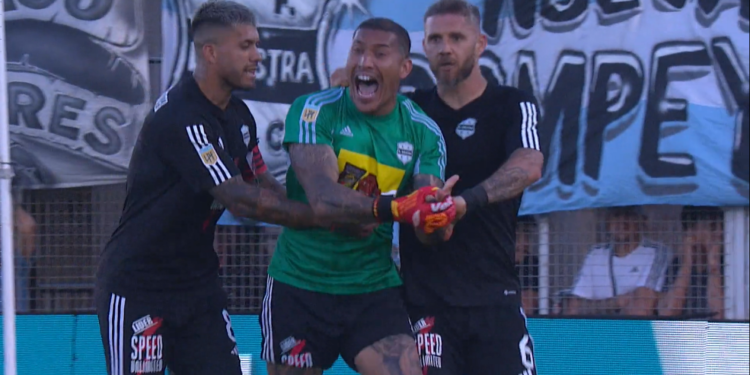 El ex Unión, Nacho Arce, se fracturó y salió entre lágrimas