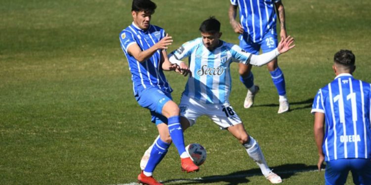 Atlético Tucumán y Godoy Cruz se miden con mucho en juego