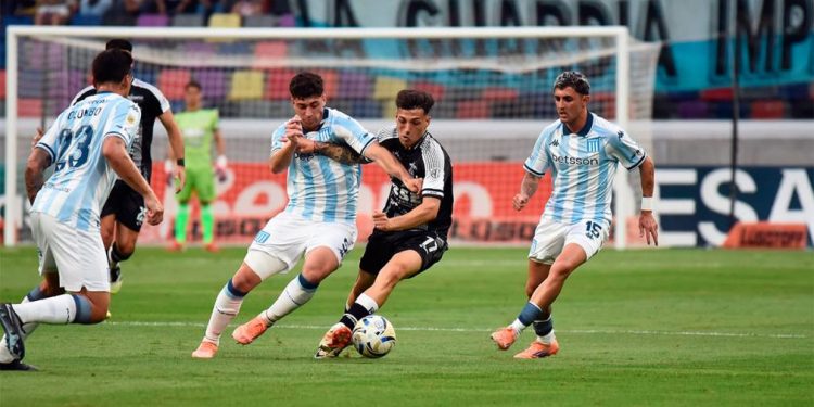 Central Córdoba empató sin goles con Racing, quedó como escolta y sueña
