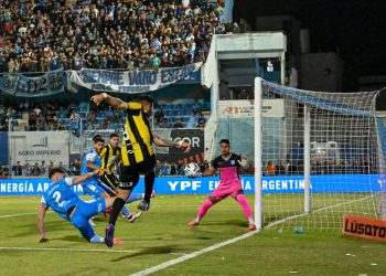 Estudiantes de Río Cuarto sacó una buena diferencia ante Deportivo Madryn en la ida de la final del Reducido
