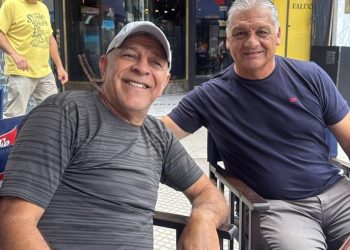 En campaña: «El Loco» y Uliambre en la peatonal santafesina