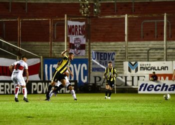 Morón y Estudiantes de Caseros pegaron primero en las semis