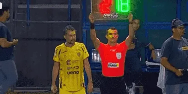 Insólito: el presidente de un club paraguayo jugó para su equipo y batió un récord