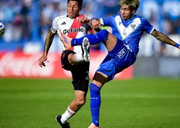 River complicó sus chances de Libertadores al empatar con Vélez