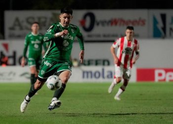 Sarmiento e Instituto se enfrentan en un partido clave para ambos