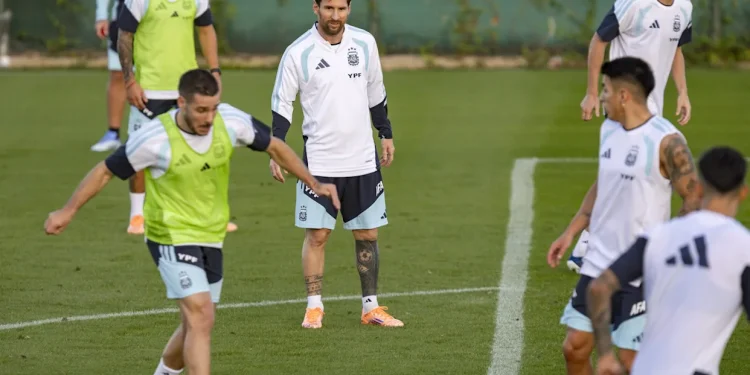 Furor por la Scaloneta en España: más de 20.000 personas asistieron a la práctica