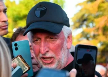 «Se firmaron contratos demenciales a pagar con dólar billete»