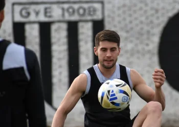 Colón avanzó por el mediocampista que quería Medrán y negocia por dos centrales