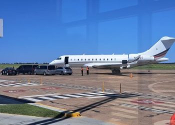 Ni un saludo a distancia: Messi pasó sin levantar cabeza por Santa Fe