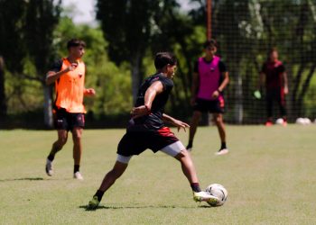 Dos jugadores firmaron su vínculo con Colón y coincidieron en que «el único objetivo es ascender»