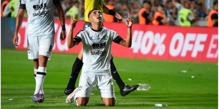 Llega otro delantero para tranquilidad de Ezequiel Medrán