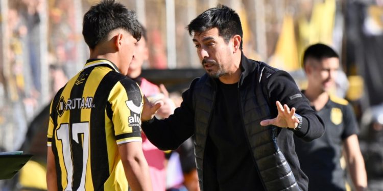 Leandro Gracián dejó de ser el DT de Deportivo Madryn