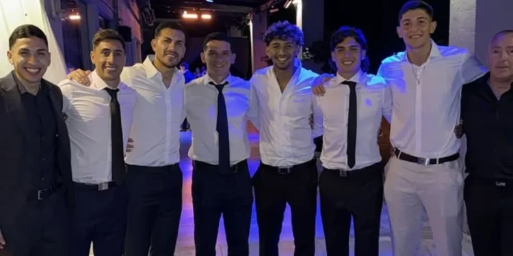 Con Paredes a la cabeza, parte del plantel de Boca pasó por Santa Fe