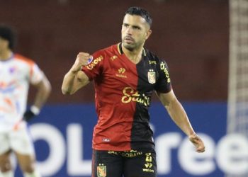 Más cerca: uno de los jugadores que quiere Colón fue despedido por su club