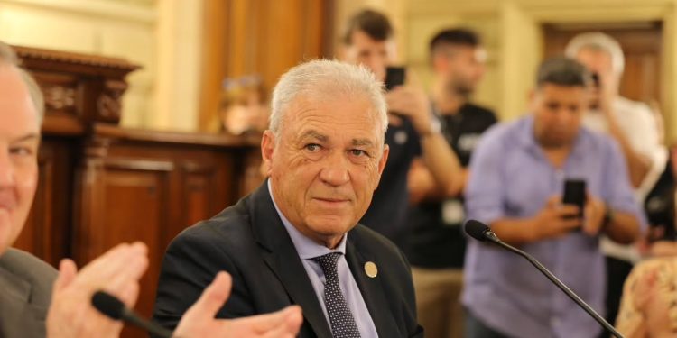 El Senado rindió homenaje al campeón del mundo Nery Pumpido