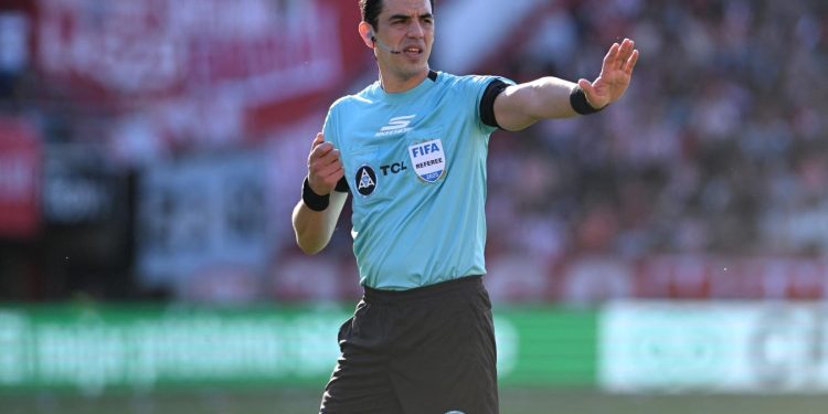 Está el árbitro para el Trofeo de Campeones entre Estudiantes y Platense