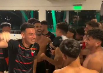 Jugadores al palo: «Que este año nos vamos de la B…»