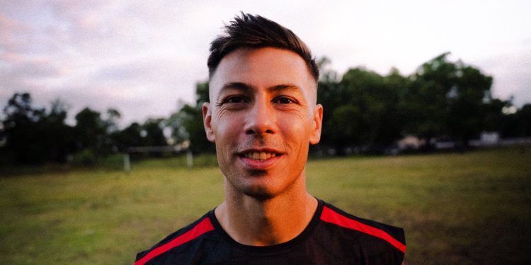 Colón hizo oficial la vuelta del campeón, Fede Lértora