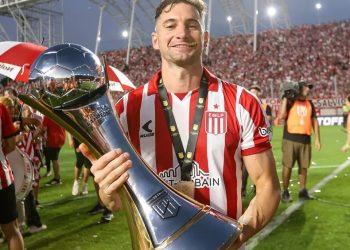 ¿Alario deberá buscarse club este año?