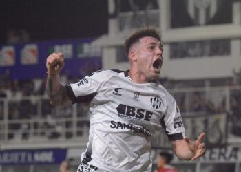 Lanús, inflexible ante el pedido de Unión por un jugador