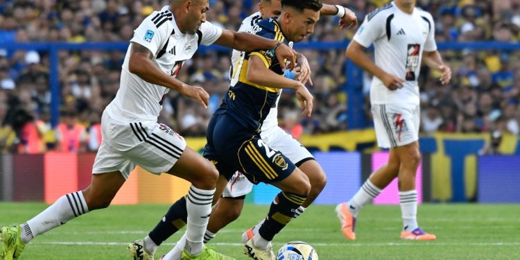 Boca se estrenó en el apertura con un triunfo apretado ante Riestra