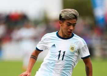 ¿Quién es la apuesta juvenil por la que Colón tiene negociaciones avanzadas?